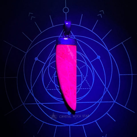 Tugtupite Fluorescent Pink Pepper Pendant